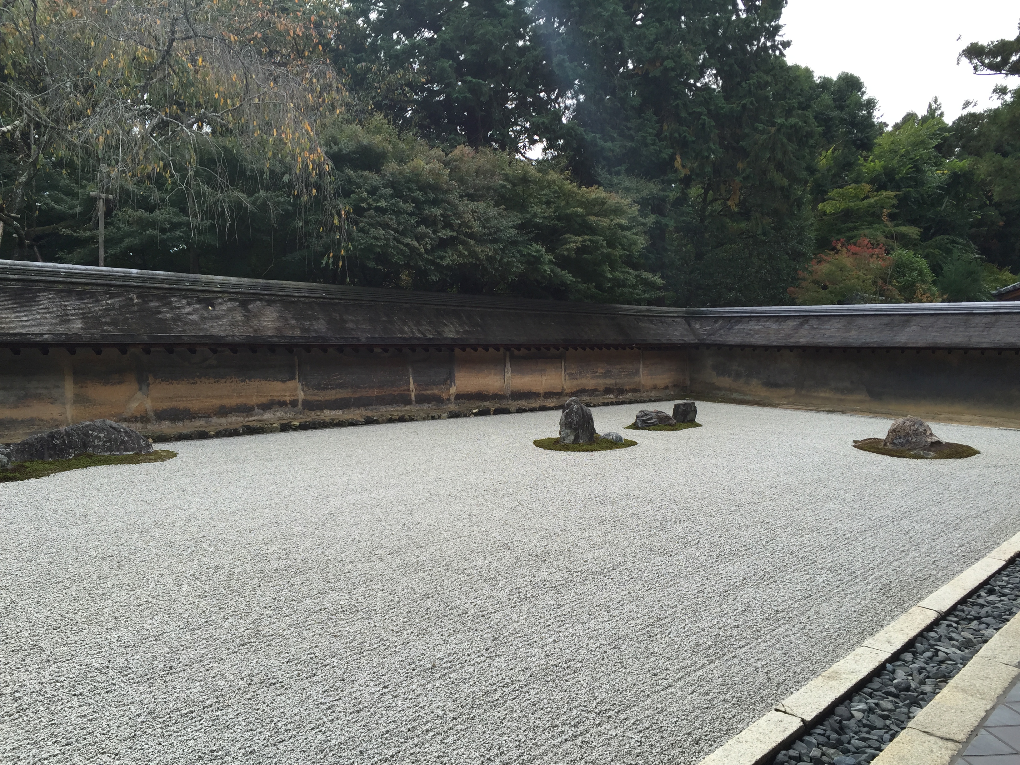 京都 国宝 世界遺産 京都龍安寺といえば石庭です 龍安寺には石庭以外の見所もあります 一味違う京都旅行を楽しむ 京都観光案内 動画有り